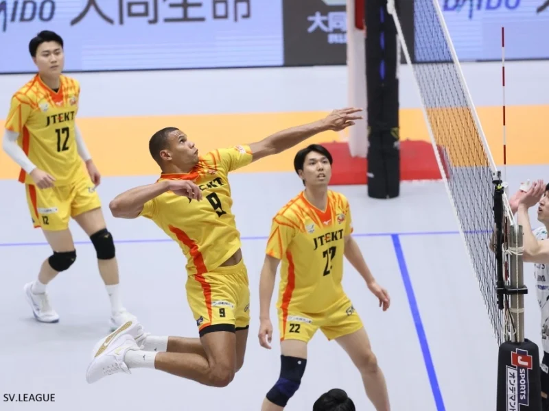 Stephen Boyer in match action for JTEKT Stings Aichi