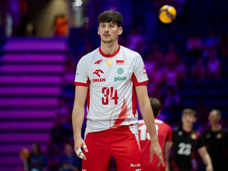 Szymon Jakubiszak in Poland national team colors during international volleyball.