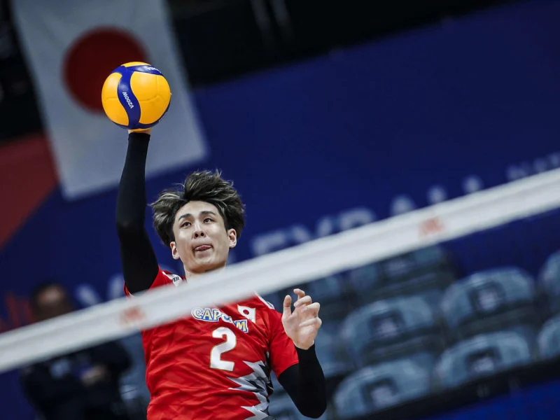 Taishi Onodera attacking for Japan during Volleyball Nations League competition.