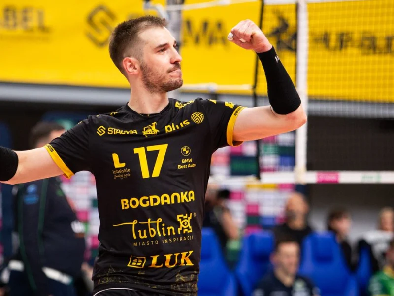 Thales Hoss celebrates while wearing the black-and-yellow Bogdanka LUK Lublin kit.