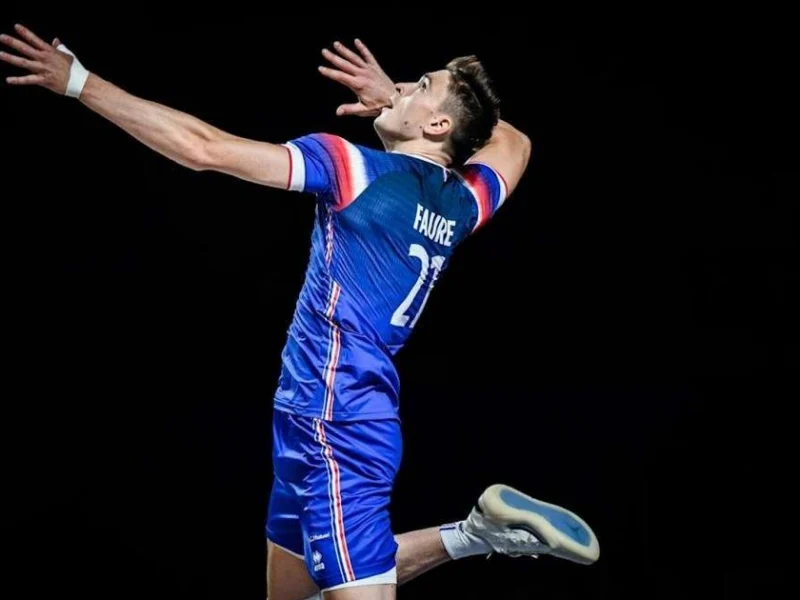 Théo Faure attacking for the France men’s national volleyball team