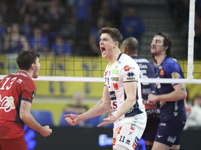 Théo Faure celebrating during a match for Itas Trentino