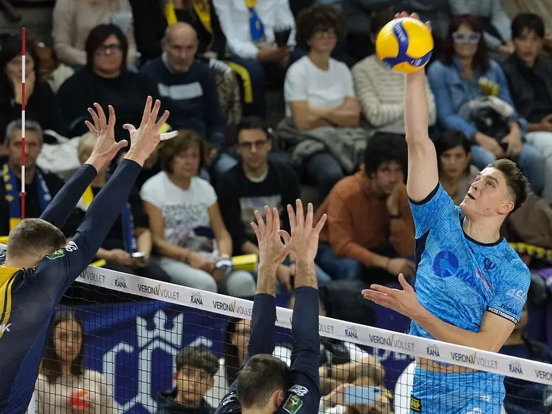 Théo Faure attacking for Itas Trentino during a volleyball match