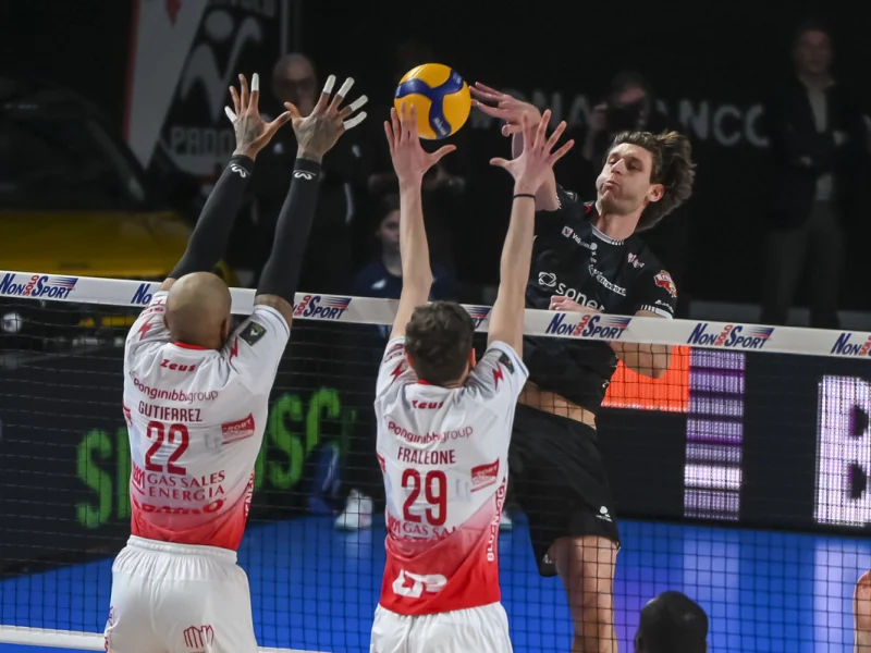 Tim Held attacks against the Piacenza block for Sonepar Padova.