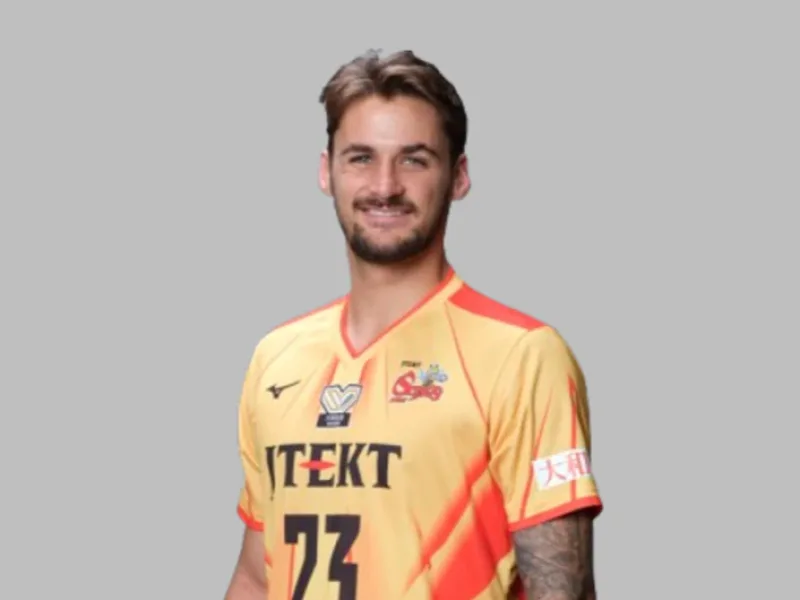 TJ DeFalco in a JTEKT STINGS Aichi volleyball uniform.