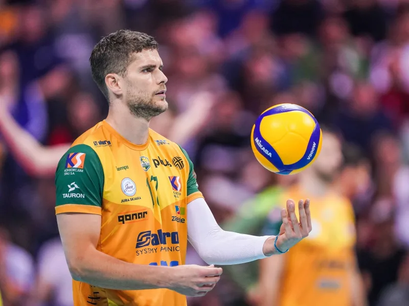 Trévor Clévenot in Aluron CMC Warta Zawiercie colors during club volleyball.