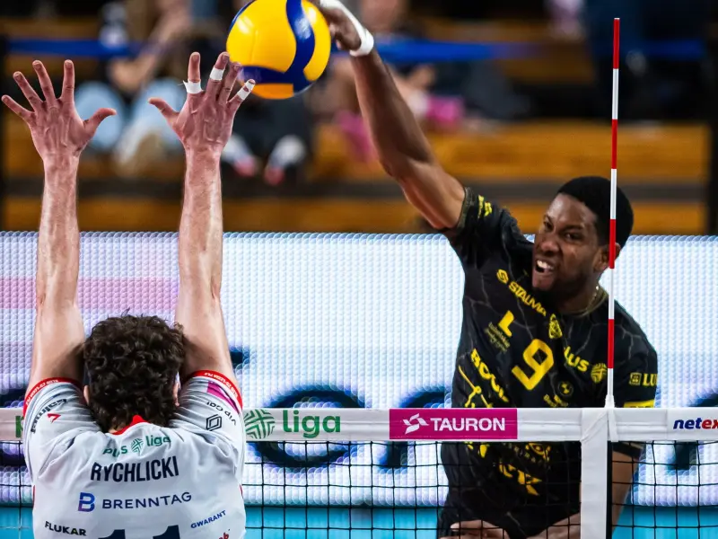 Wilfredo León attacking for Bogdanka LUK Lublin in PlusLiga.