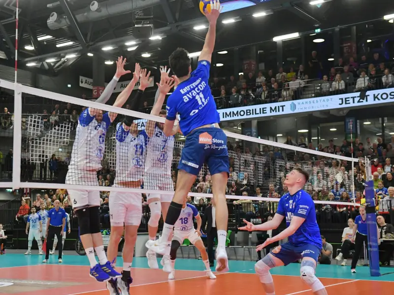 Xander Ketrzynski attacking for SVG Lüneburg in the German Bundesliga