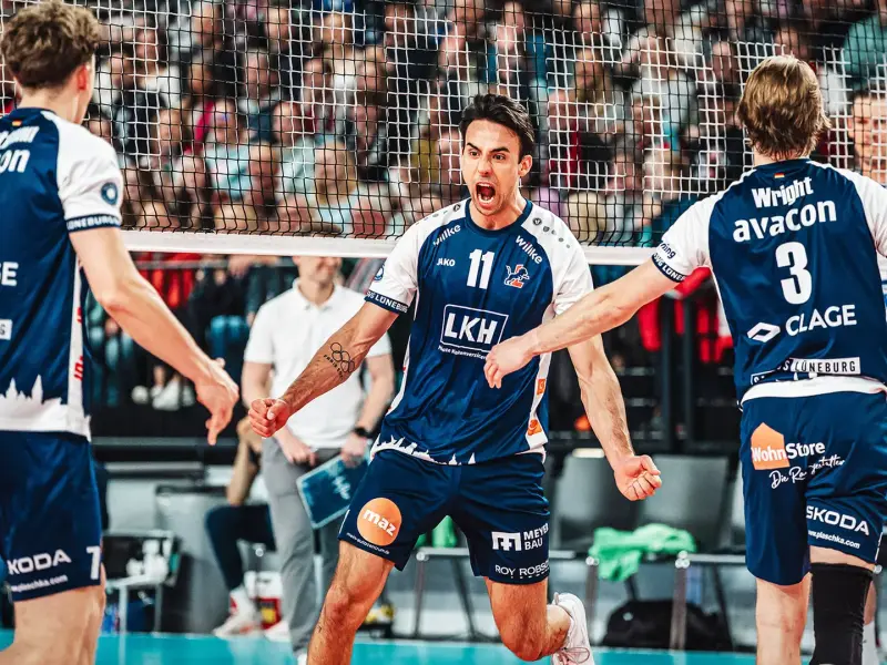 Xander Ketrzynski celebrating with SVG Lüneburg