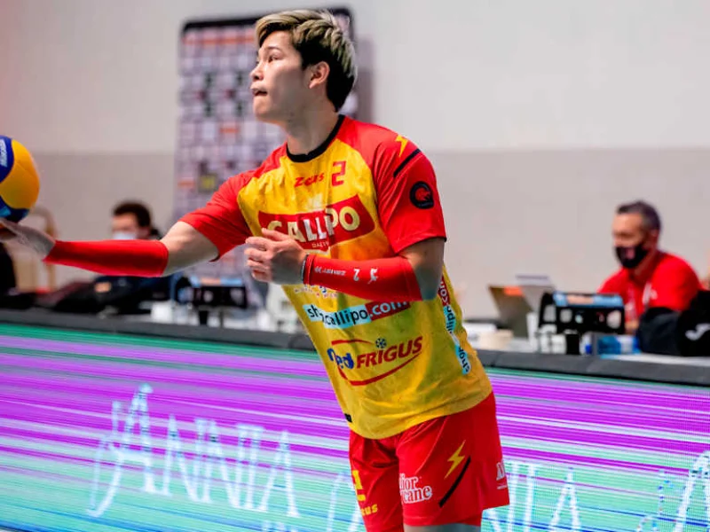 Yuji Nishida serving for Tonno Callipo Calabria Vibo Valentia