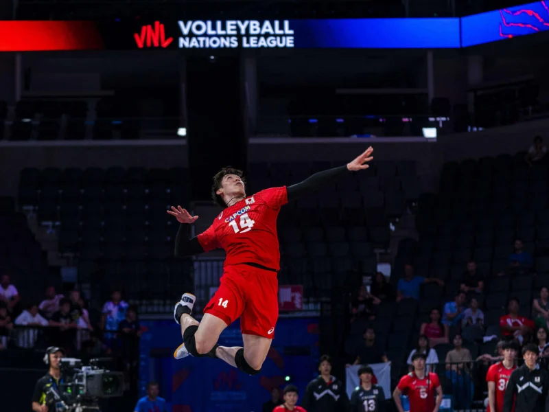 Yūki Ishikawa attacking for Japan in Volleyball Nations League competition